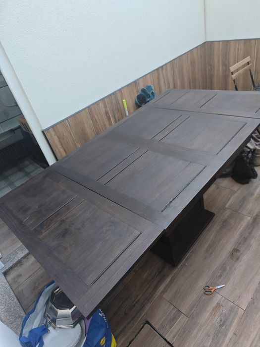 Mesa extensível em madeira de castanho trabalhada + 5 cadeiras