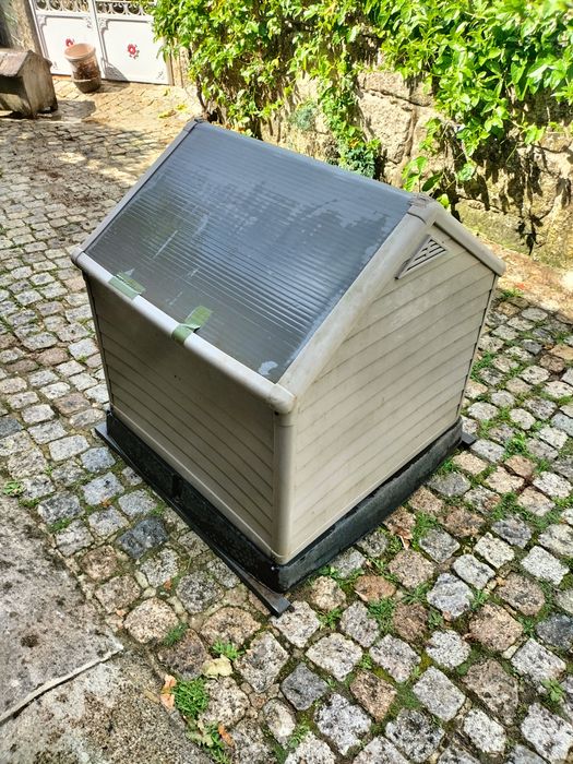 Casota de cão comedouro