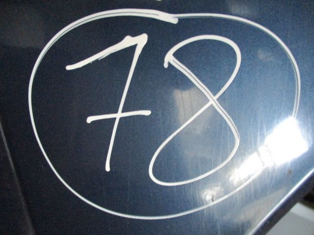 Guarda-lamas direito MERCEDES-BENZ Três volumes (W124)