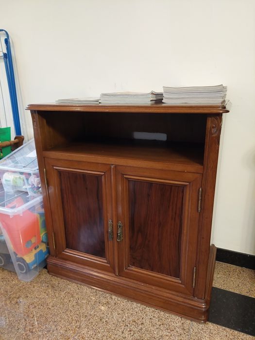 Móvel em madeira maciça – ótimo estado