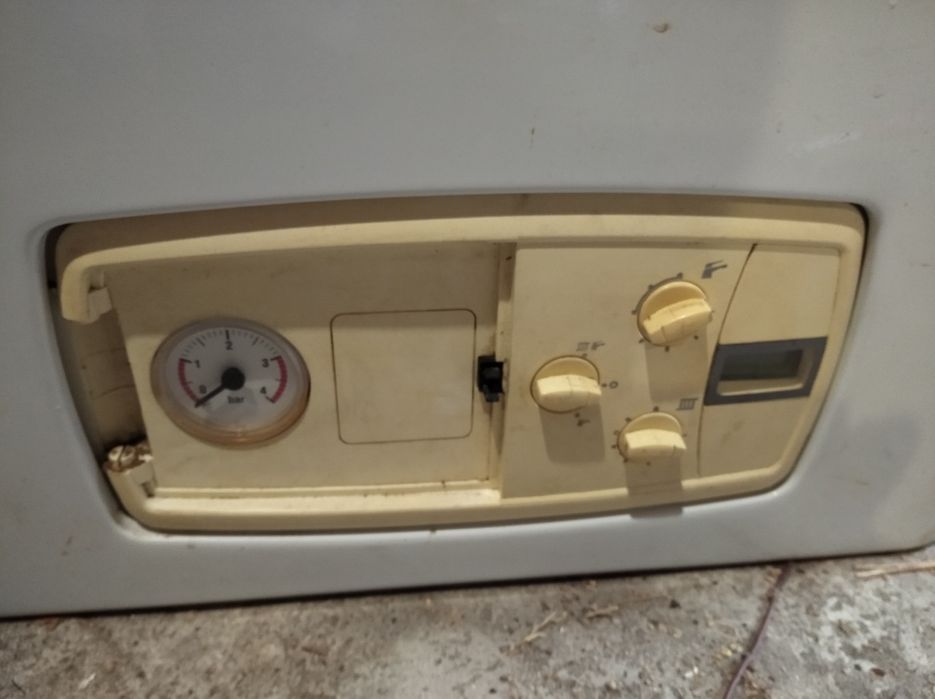 Двухконтурный газовый котел DEMRAD BK 0224CE Обслужен и настроен.