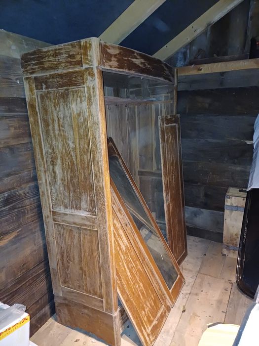 Szafa stara  xxxxxxxxxxxcx