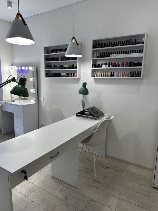 Сдам место мастеру маникюра