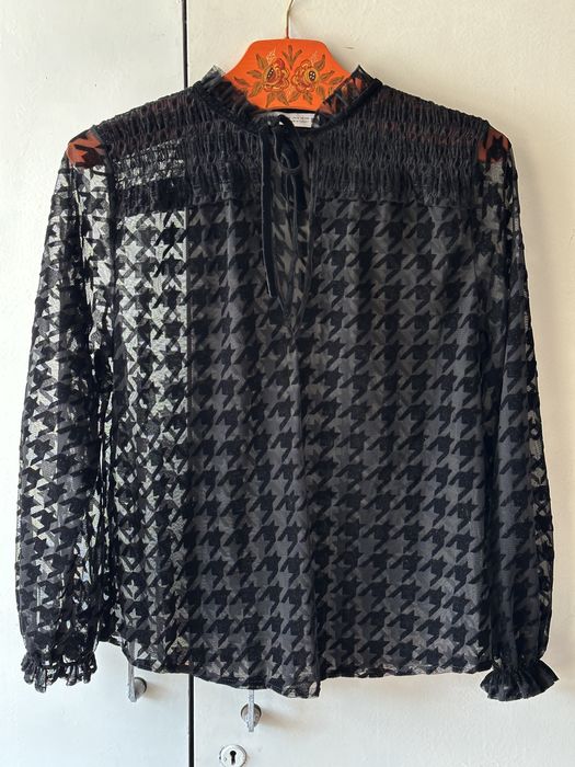 Романтична блуза від Zara