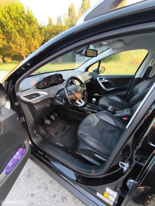 carro peugeot 2008