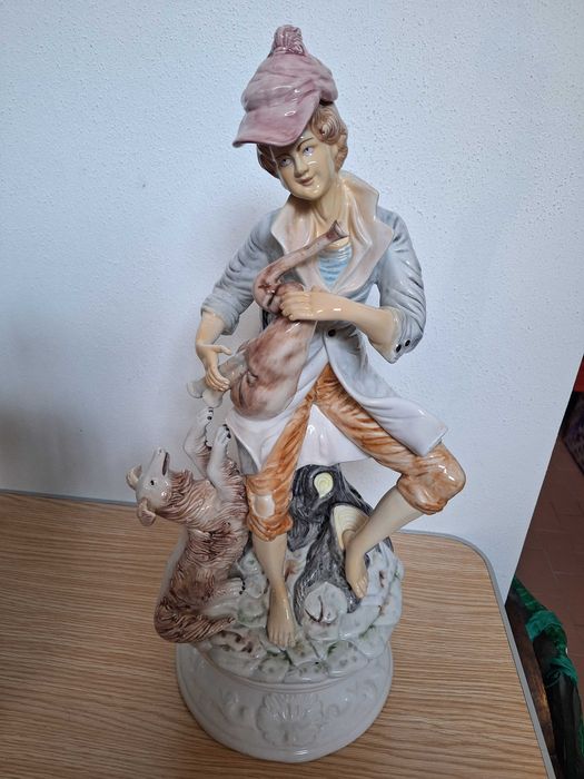 Par de Estatuetas Antigas em Porcelana – Figuras Pastoris Estilo Capodimonte