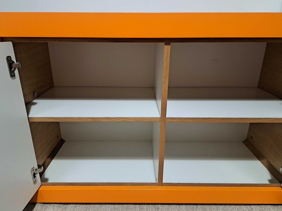 Meble dziecięce - biurko, komoda