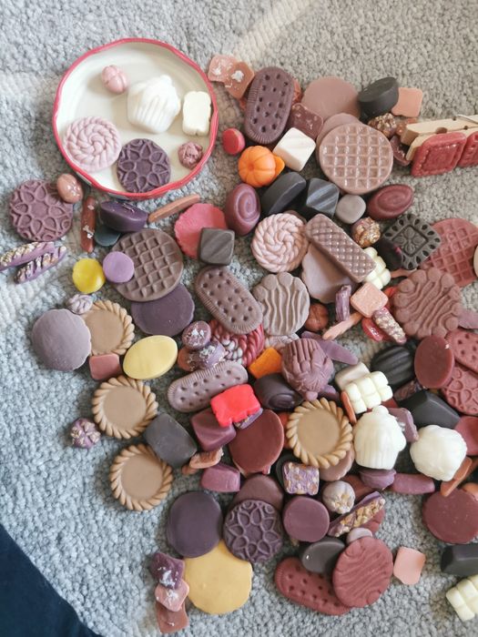 Várias peças em gesso Biscuit para aplicação