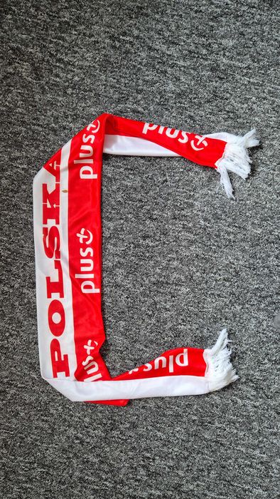 Szalik patriotyczny z napisem "Polska"