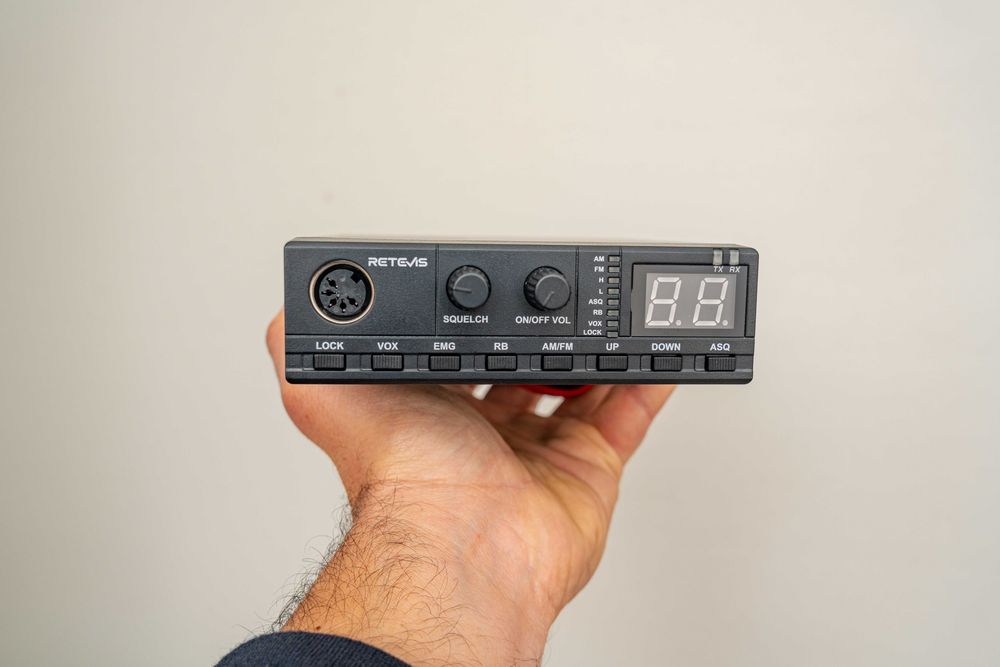 Radio CB móvel 40 canais em AM e FM, 4 Watts, novo na embalagem.