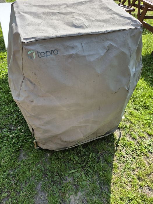 Grill węglowy z pokrowcem