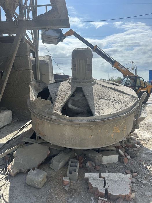 КУПУЄМО БЕТОНОЗМІШУВАЧІ бетономешалки. розглядаємо у будь якому стані