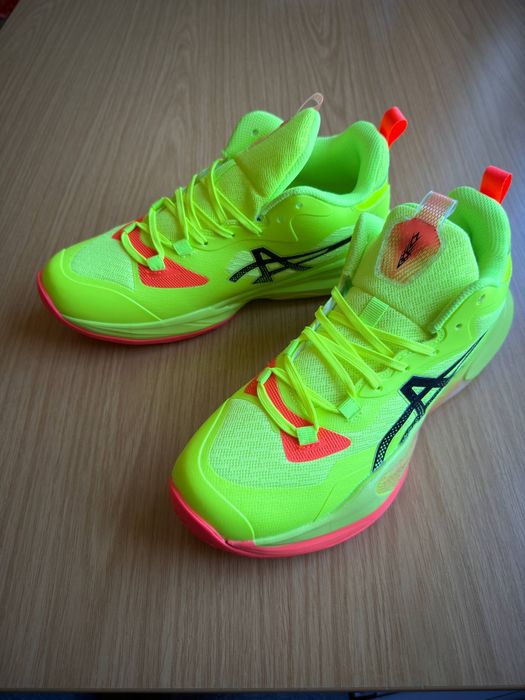 Волейбольні кросівки ASICS. 42 розмір.