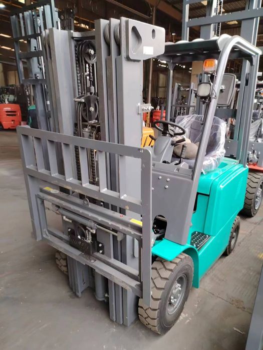 Empilhadores e Equipamentos NOVOS