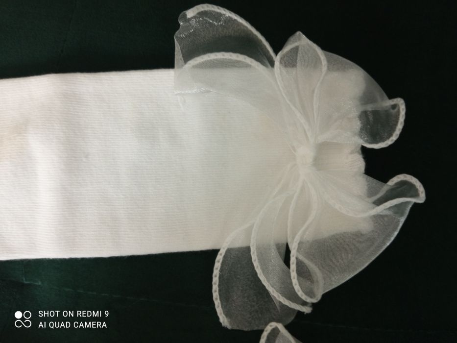 Skarpetki białe dla dziewczynki.