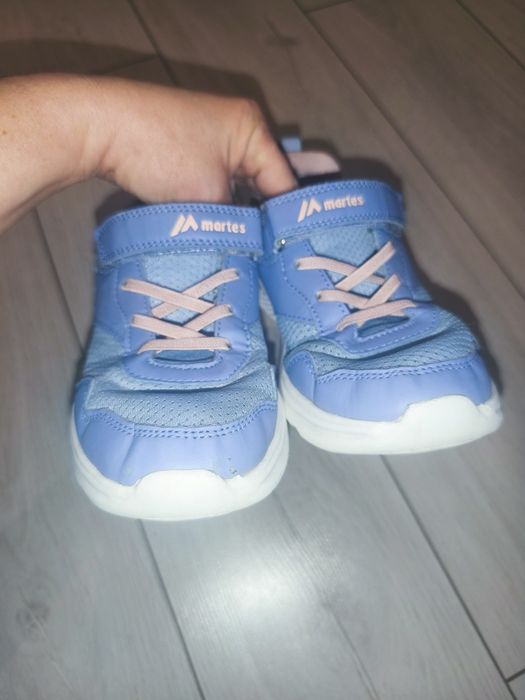 Sprzedam buty sportowe 35