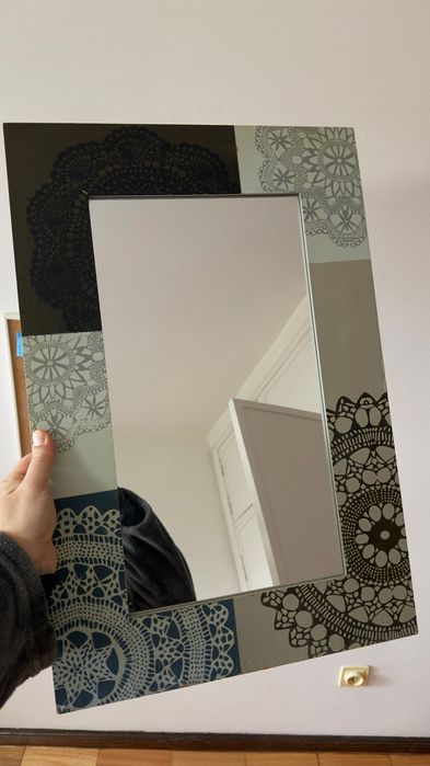 Espelho barato com moldura