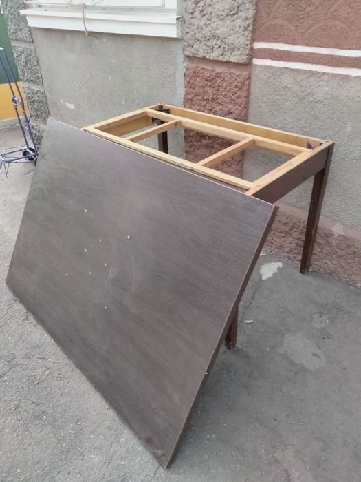 Стол деревянный