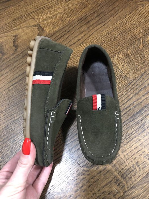 Туфлі, мокасіни, кеди, лоферы, туфли, ботинки