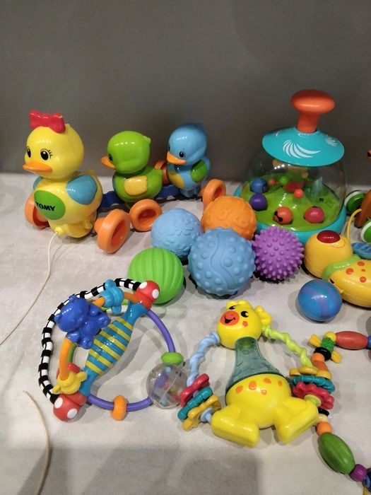 Лот іграшок для найменших