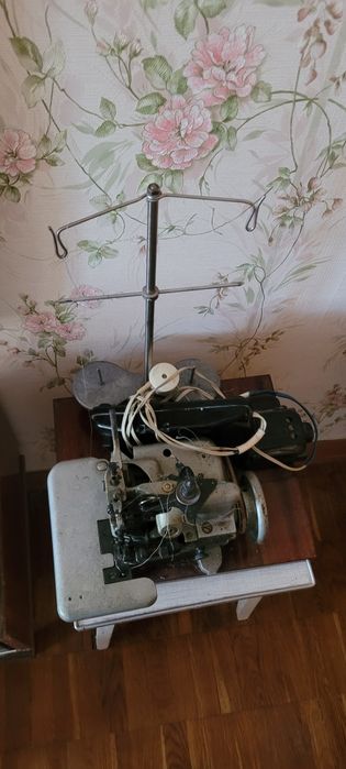 Продам б/у профессиональный оверлок 51 класса