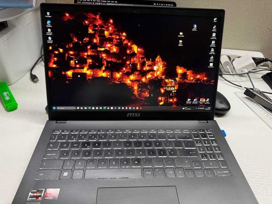 Portátil MSI 15.4" como novo