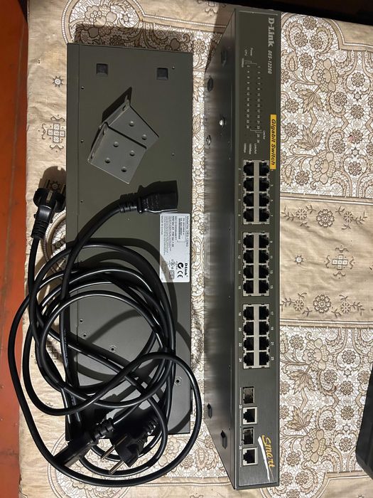 Продам коммутатор D-Link DES -1226G  на 24 Port - 2 штуки