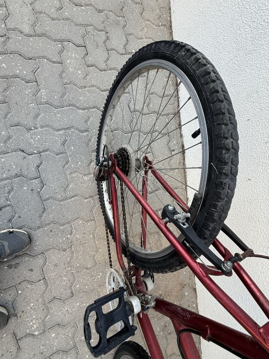 Vendo bicleta de senhora usada em bom estado.