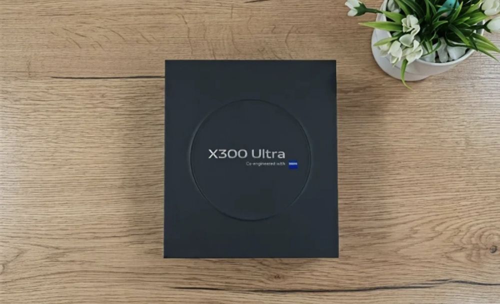 Vivo  X300 ultra