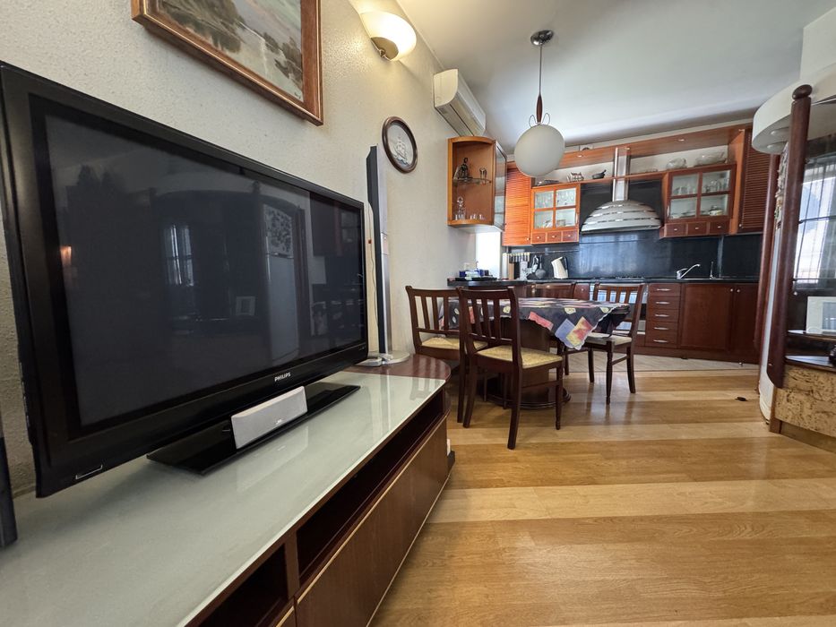 Продається простора 4-х кімнатна квартира в самому центрі Дніпра!