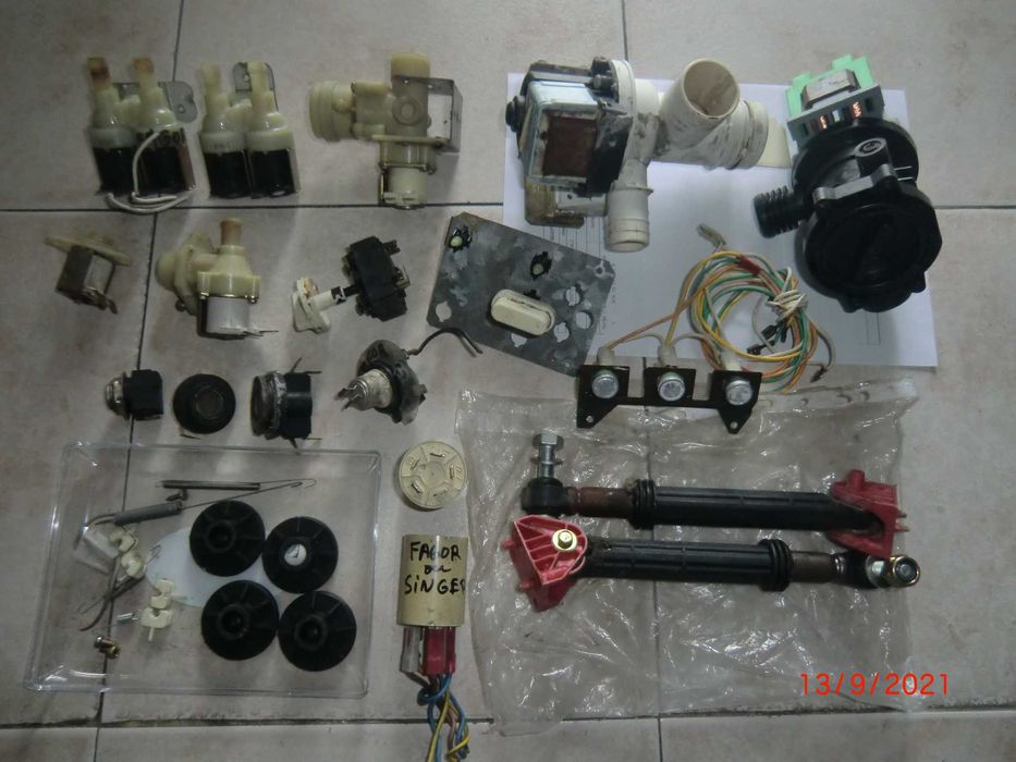 Peças, máquina roupa Singer LSE800Q e outras marcas.