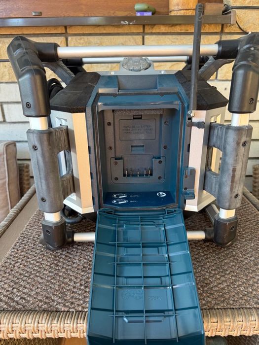 Продам радіоBosch GML 50 14.4В-18B power box