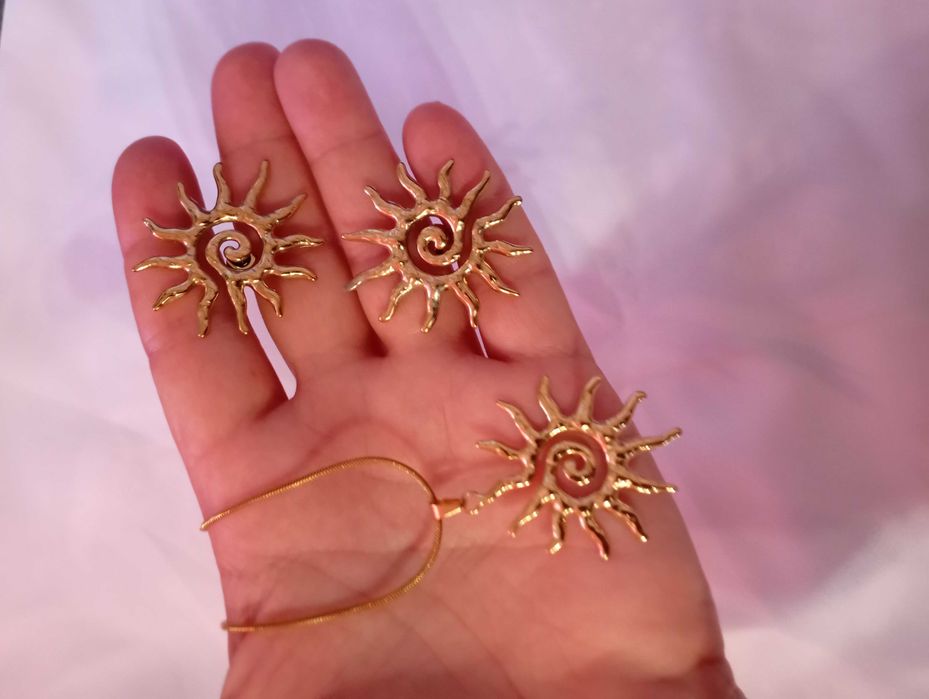 Colares e brincos em inox