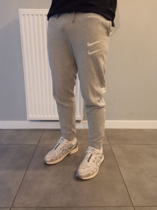 Spodnie dresowe Nike Swoosh, rozmiar S