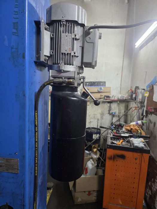 Sprzedam używany podnośnik dwukolumnowy firmy CASTEX QJY3.5-D