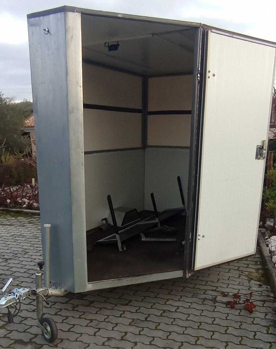 Reboque bar atrelado