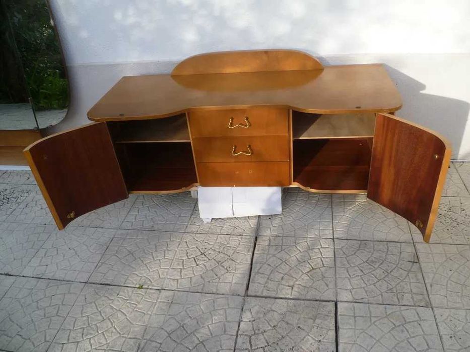 Cómoda em madeira clara vinda da Alemanha VINTAGE dos anos 1960