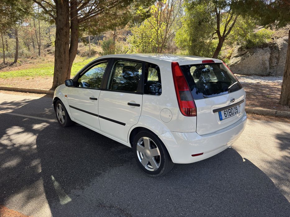 Ford Fiesta 1.4 tdci — photo 2