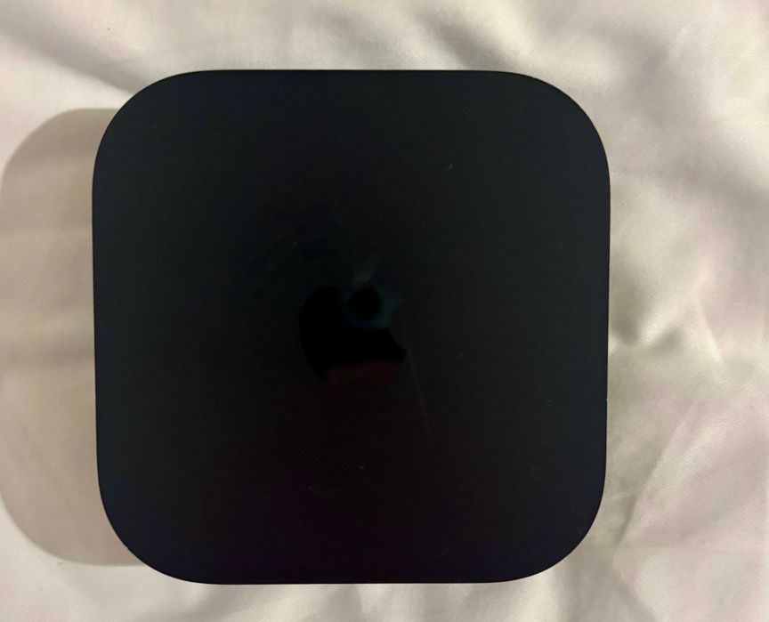 Apple TV 4K 3rd Gen + Siri Remote оригінальна коробка відмінний стан