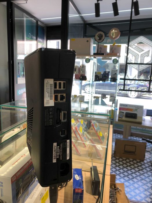 CONSOLA XBOX360 SLIM 4GB PRETA COM COMANDO - USADA SEM CAIXA
