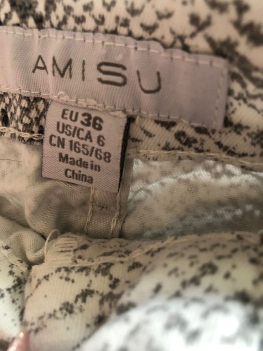 Отдам новую фирменную юбку