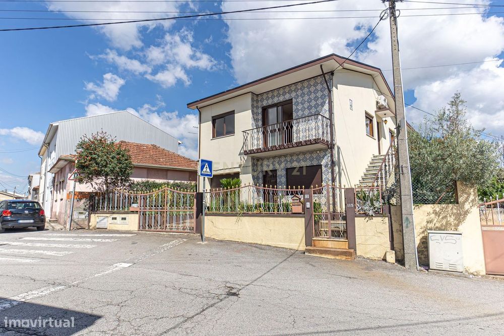 Oportunidade Moradia Bifamiliar No Centro De Susão, Valongo!