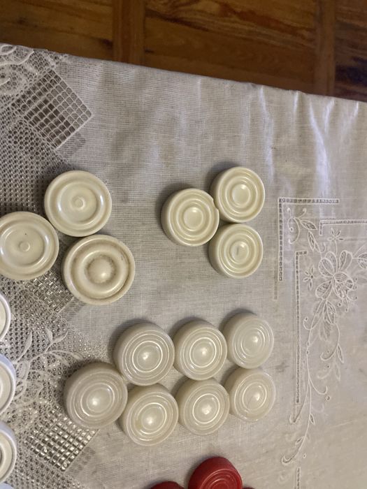 Продам шашки красные, белые и черные