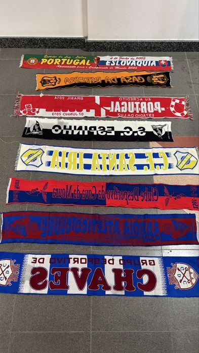 Cachecois de futebol de varios clubes alguns raros
