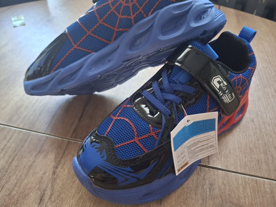 Buty sportowe adidasy chłopięce świecące Spider Man Nowe 35