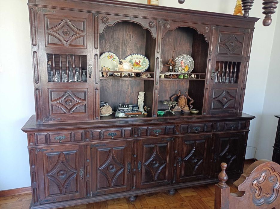 Mobilia de sala completa (tudo incluído, molduras, candeeiro, etc)