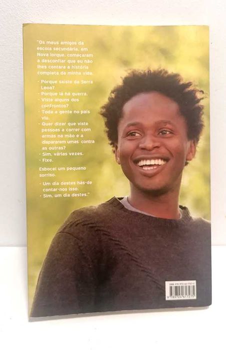 Uma Longa Caminhada - Memórias de um menino soldado, de Ishmael Beah