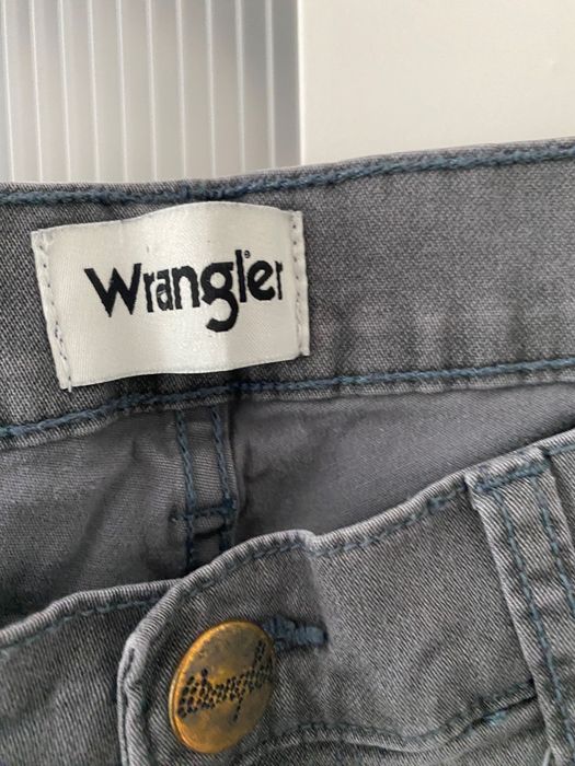 spodnie dżinsowe marki Wrangler