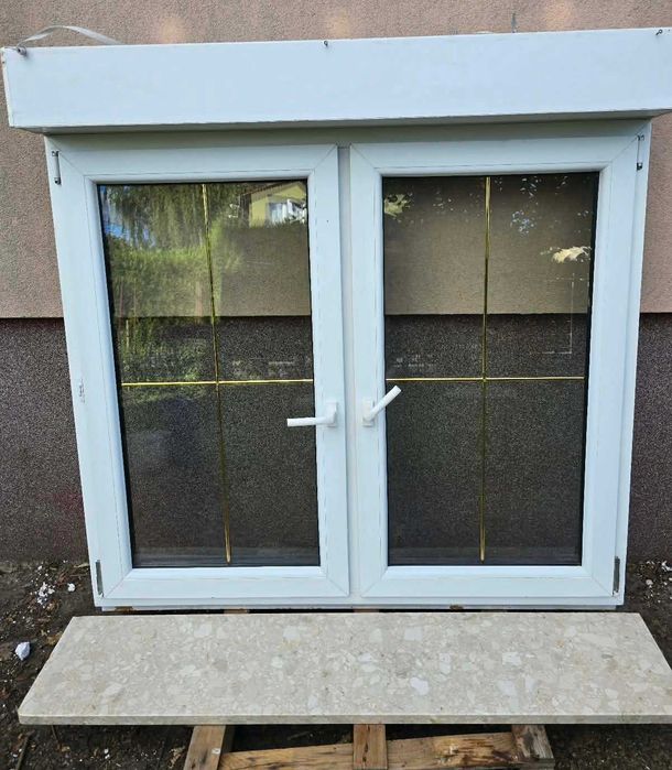 Okno 145 x 143cm Drutex  ORZECH z roletą i parapetem