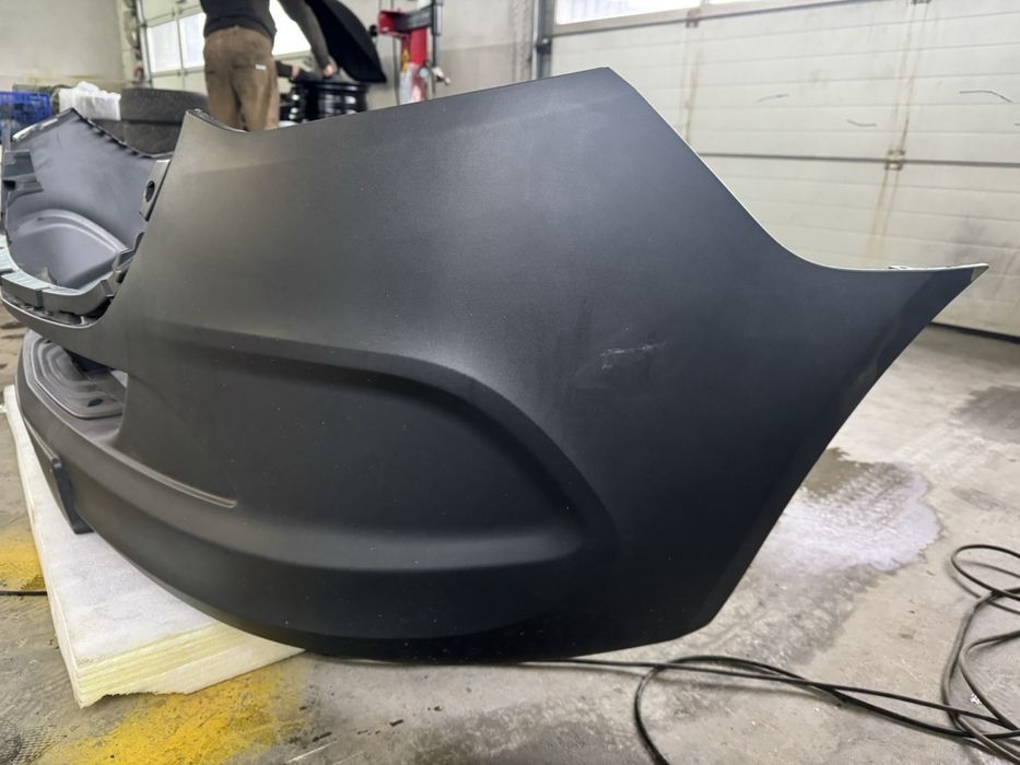 Бампер передній Mercedes Sprinter 907-910